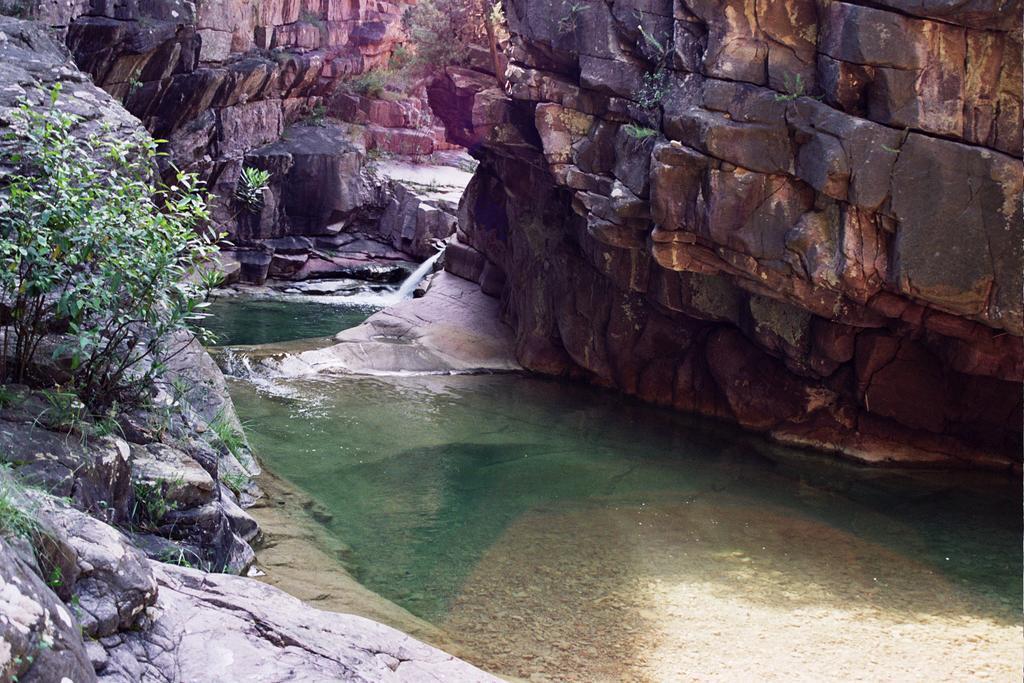 فندق La Piedra Del Mediodia Cirat المظهر الخارجي الصورة